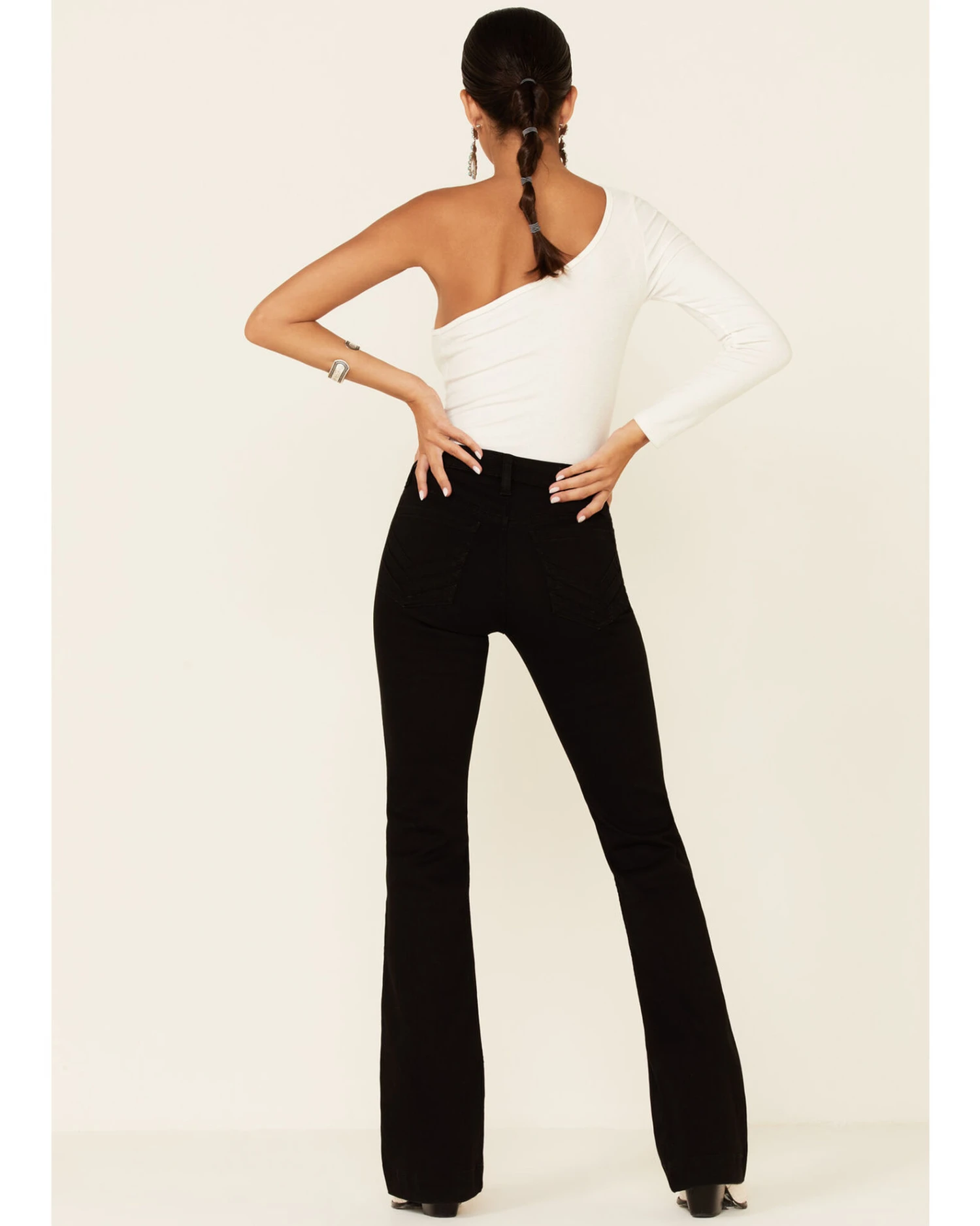 Shyanne Women's Seamed Pockets Mid Rise Bootcut Jeans 4 Shyanne Women's Seamed Pockets Mid Rise Bootcut Jeans - Image 4