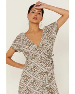 Wrangler Women's Floral Short Sleeve Surplice Wrap Dress 7 Wrangler Women's Floral Short Sleeve Surplice Wrap Dress -Deals Grace Apparel Store 2000357234 343 P4