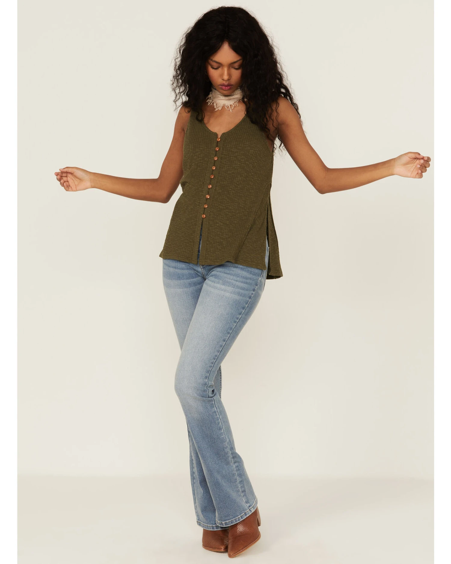 Cleo + Wolf Women's Olive Relaxed Button Front Slub Tank 2 Cleo + Wolf Women's Olive Relaxed Button Front Slub Tank - Image 2