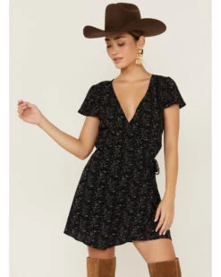 Beyond The Radar Women's Black Ditsy Floral Print Romper 7 Beyond The Radar Women's Black Ditsy Floral Print Romper -Deals Grace Apparel Store 2000365051 001 P4