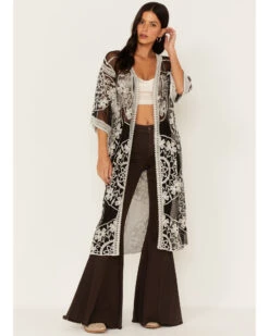 Shyanne Women's Floral Lace Kimono