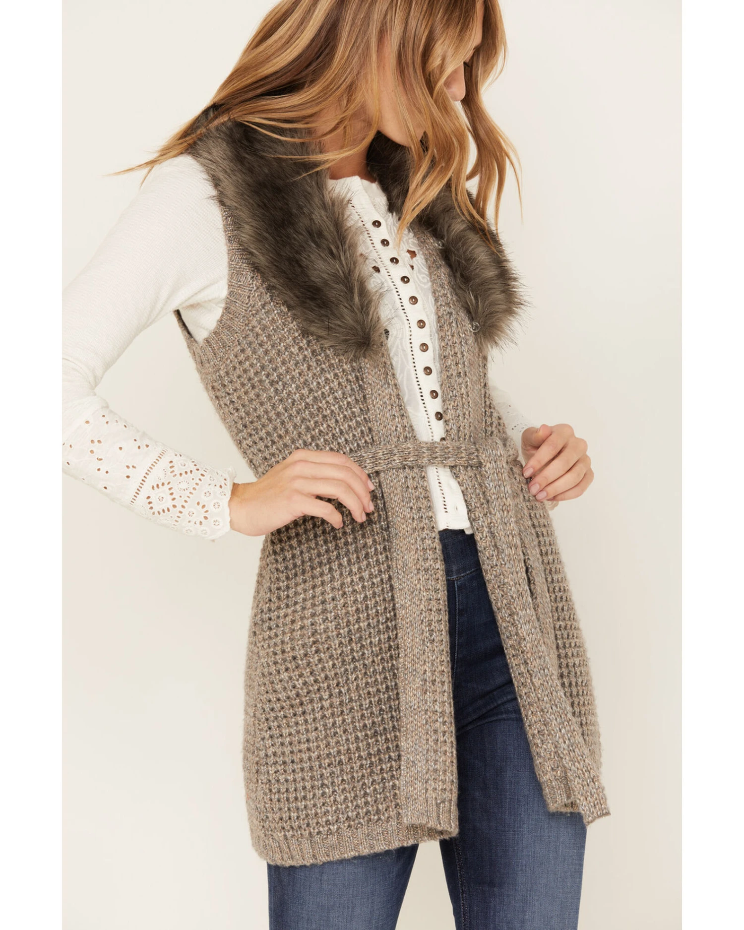 Shyanne Women's Metallic Sweater Vest 2 Shyanne Women's Metallic Sweater Vest - Image 2