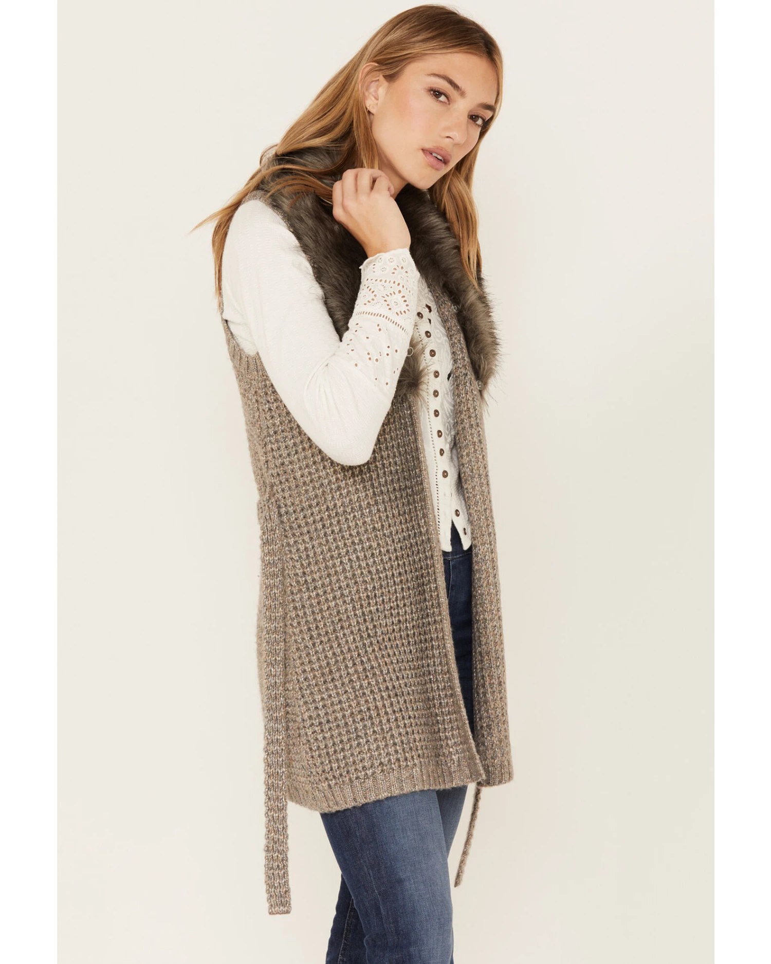 Shyanne Women's Metallic Sweater Vest 3 Shyanne Women's Metallic Sweater Vest - Image 3