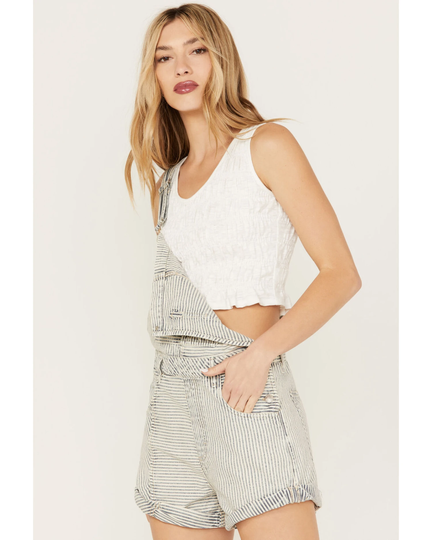 Free People Women's Light Wash Denim Novelty Ziggy Shortalls 2 Free People Women's Light Wash Denim Novelty Ziggy Shortalls - Image 2
