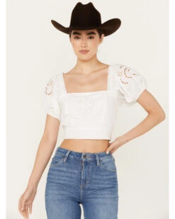 Band Of The Free Women's Tie Back Short Sleeve Entrada Top